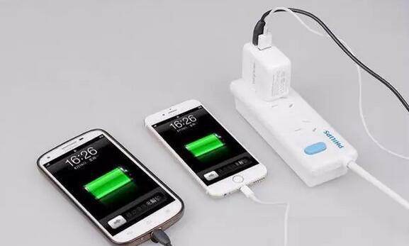 iPhone充电错误方法大揭秘 你的锂电池可能正被伤害